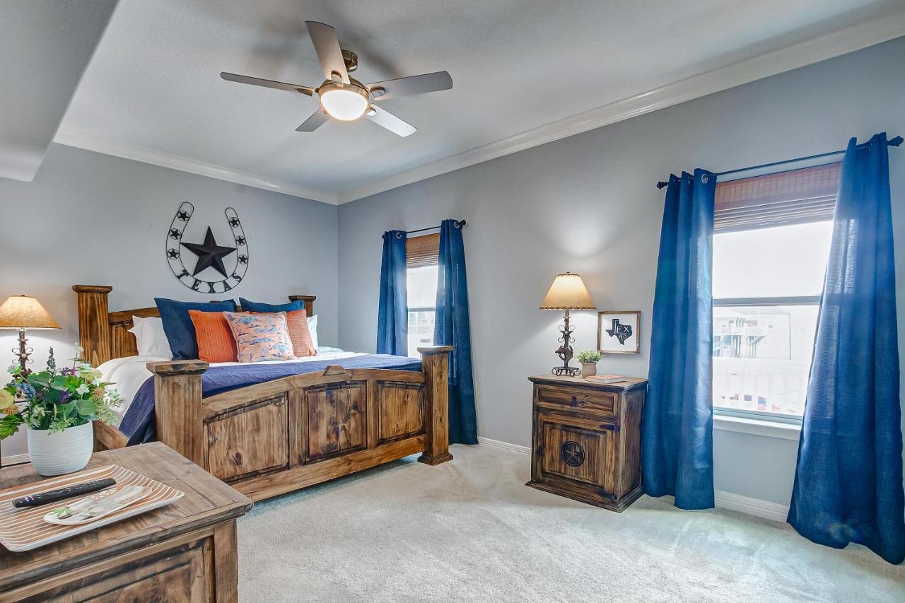 Spring Break Specials! Front Row Views - Tiki Bar - Playground Villa Bolivar Peninsula Buitenkant foto